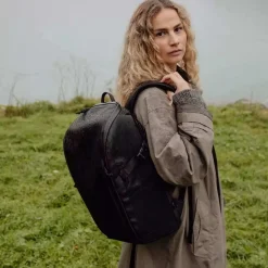 Beckmann Street GO Black