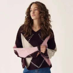 Noella Lai Knit Winetasting Mix