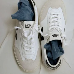 Veja Volley Canvas White Black W